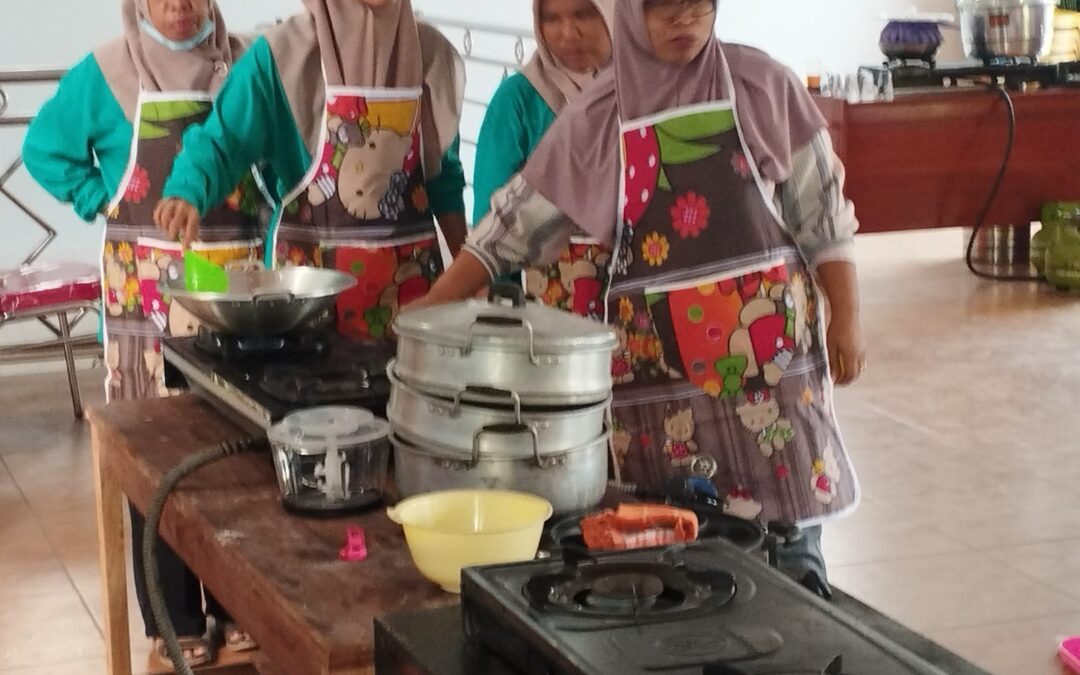 Pelatihan Pembuatan Aneka Abon dan Kue bagi TP.PKK Desa Kedunglegok